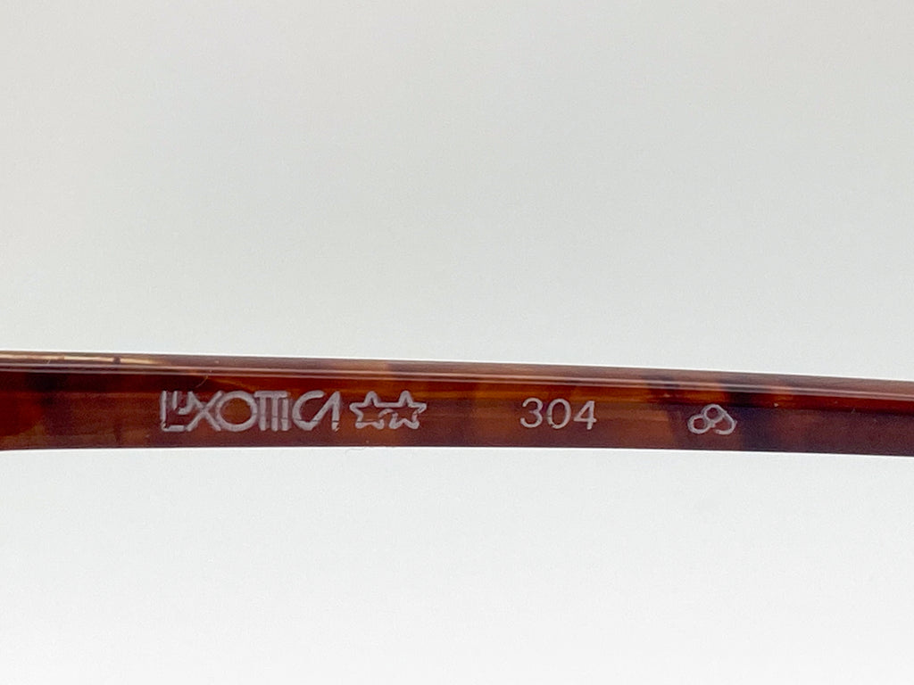Close-up of a tortoiseshell frame with branding and model number on a white background